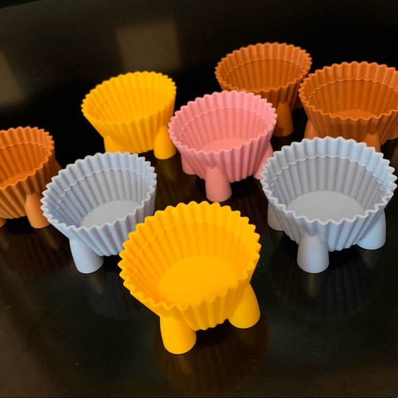 8 Wilton Silicone Cupcake Cookware Unique Feet/Stand. - Picture 6 of 12